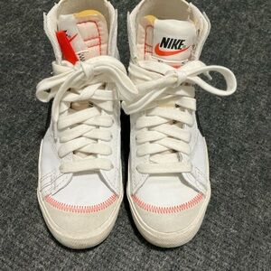 Nike Blazer Mid ‘77 SE Trainers Mens 10.5 in White and Orange Streetwear